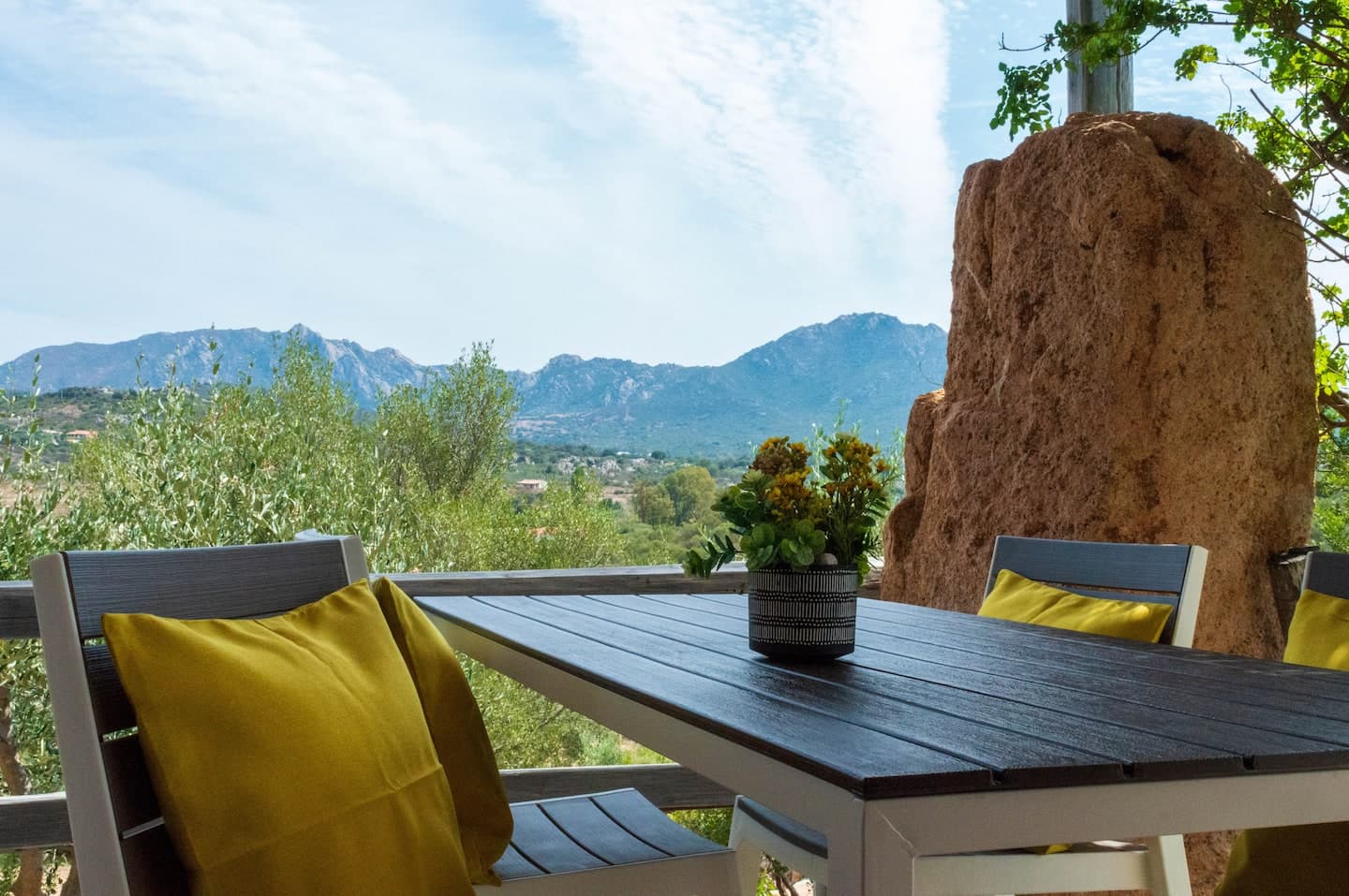 La terrazza di Villa Turchese con vista sulle colline