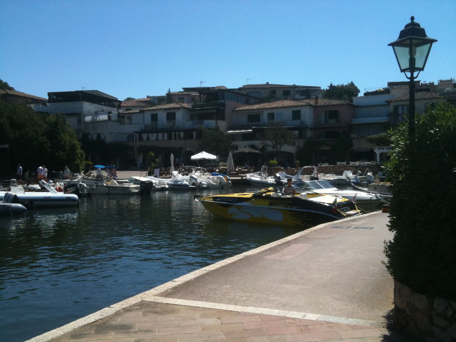 La passeggiata sul porto di Porto Cervo